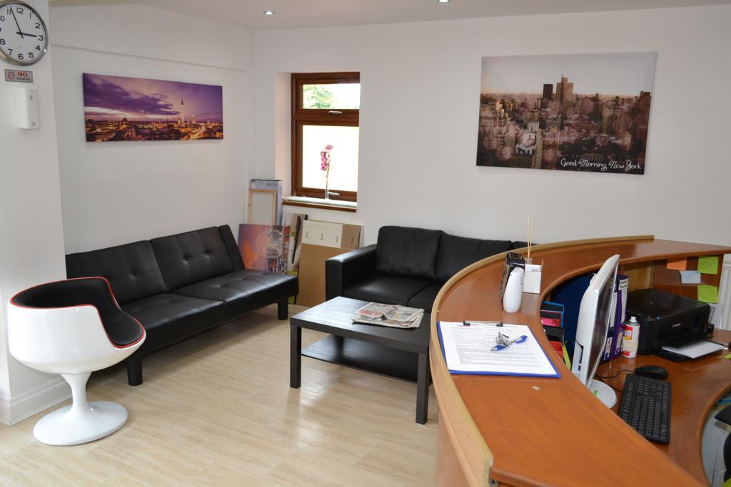 Heathrow Travellers Hub Bed and Breakfast Χάνσλοου Εξωτερικό φωτογραφία