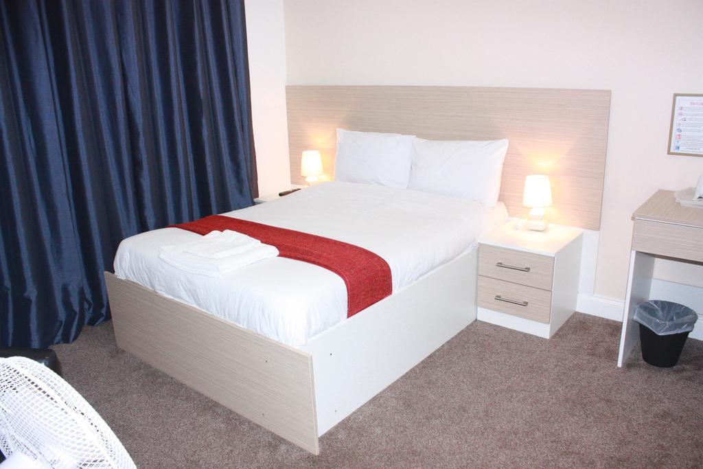Heathrow Travellers Hub Bed and Breakfast Χάνσλοου Εξωτερικό φωτογραφία