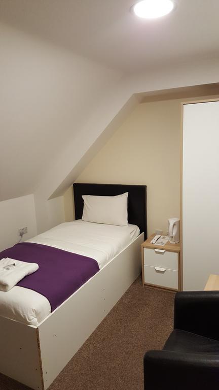 Heathrow Travellers Hub Bed and Breakfast Χάνσλοου Εξωτερικό φωτογραφία