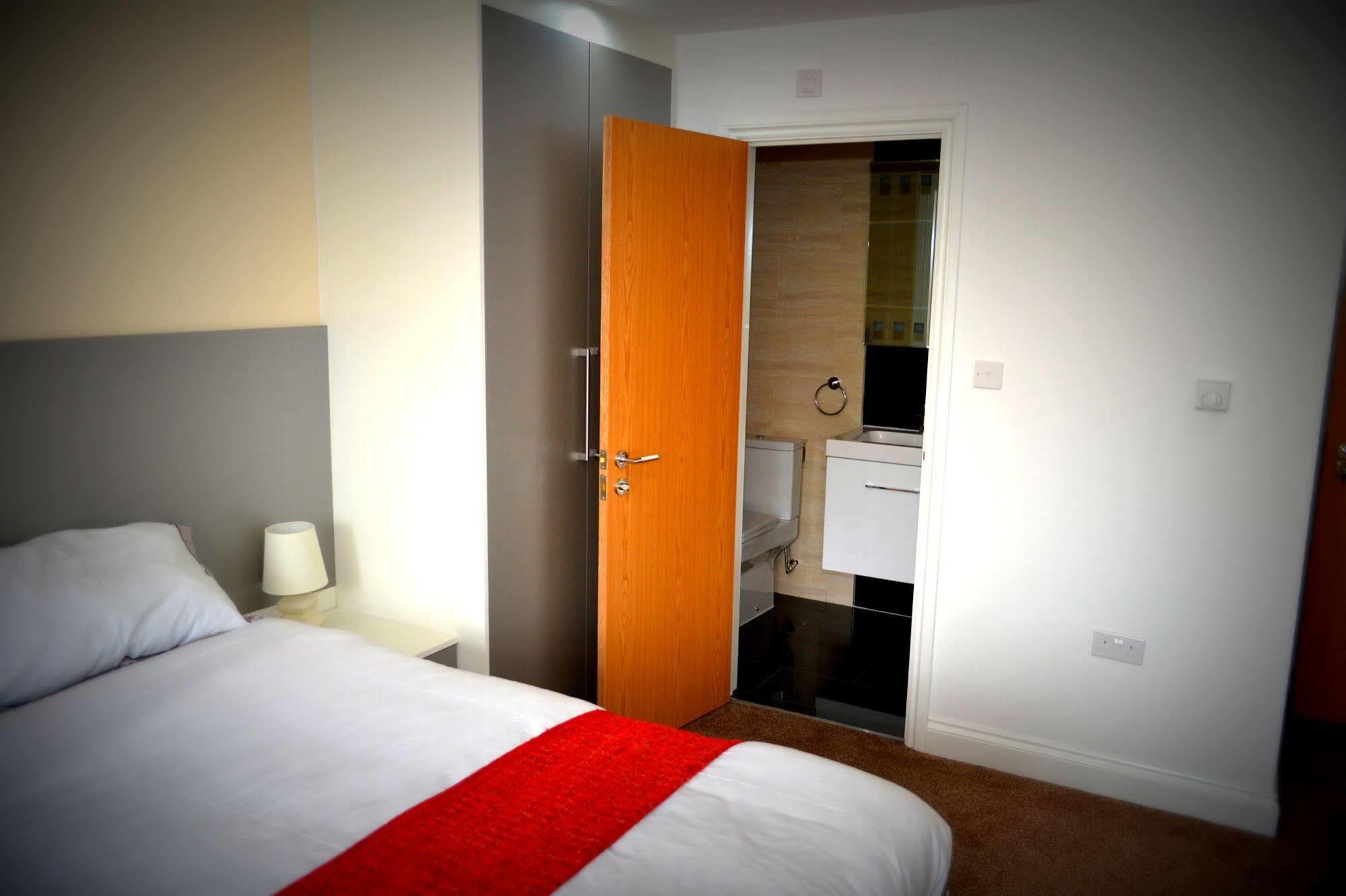 Heathrow Travellers Hub Bed and Breakfast Χάνσλοου Εξωτερικό φωτογραφία