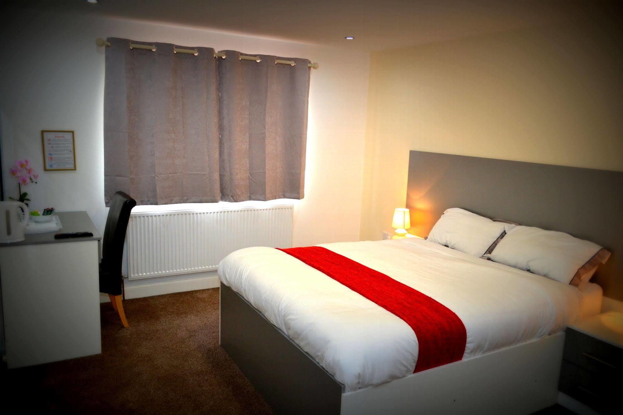 Heathrow Travellers Hub Bed and Breakfast Χάνσλοου Εξωτερικό φωτογραφία