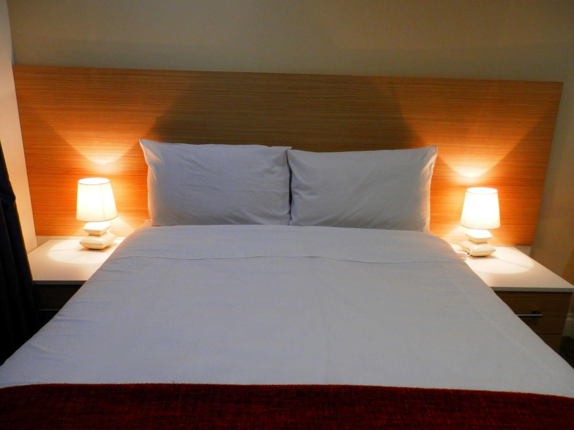 Heathrow Travellers Hub Bed and Breakfast Χάνσλοου Εξωτερικό φωτογραφία