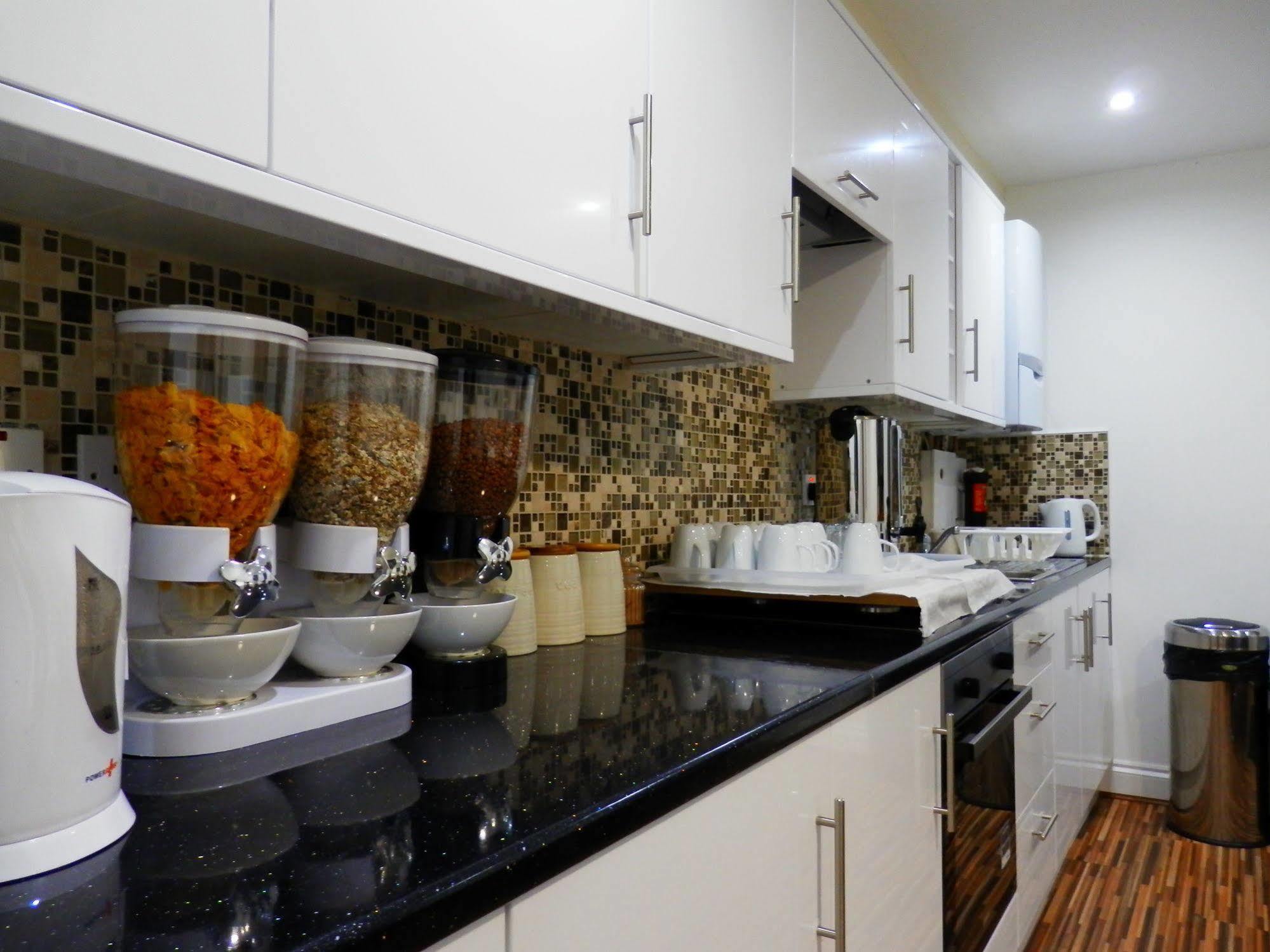 Heathrow Travellers Hub Bed and Breakfast Χάνσλοου Εξωτερικό φωτογραφία