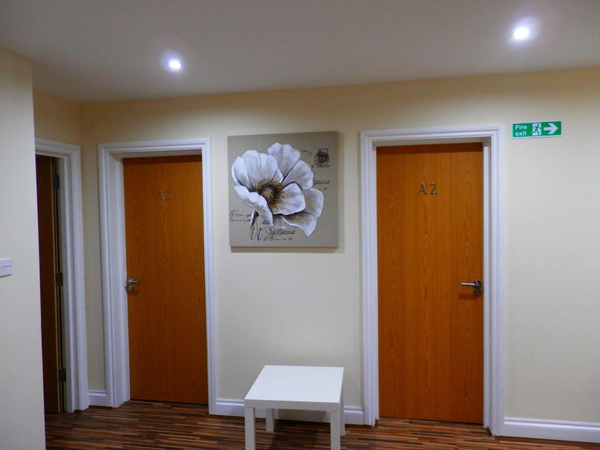 Heathrow Travellers Hub Bed and Breakfast Χάνσλοου Εξωτερικό φωτογραφία